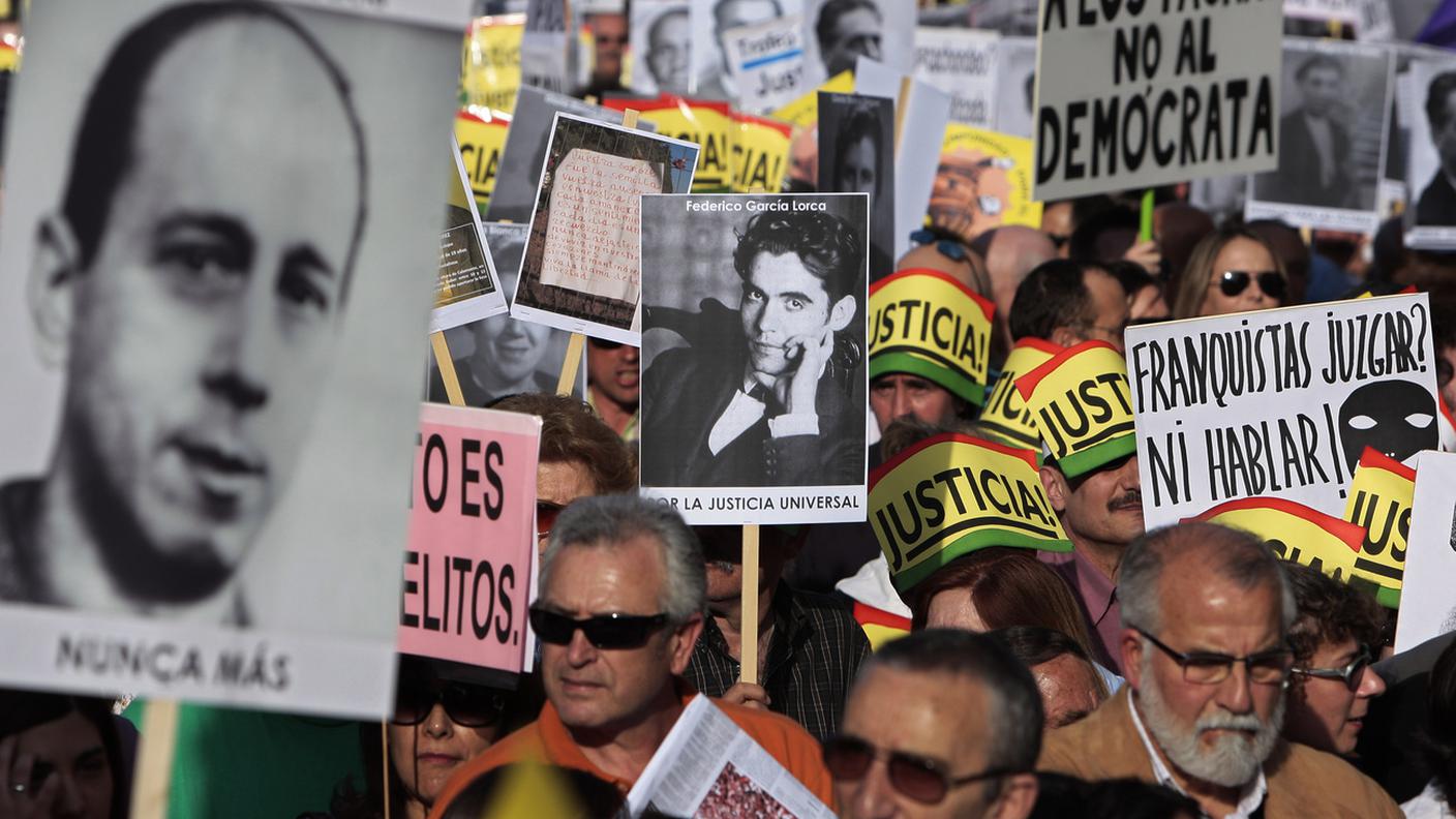Una protesta a Madrid nel 2010 che chiede giustizia per le vittime del regime franchista