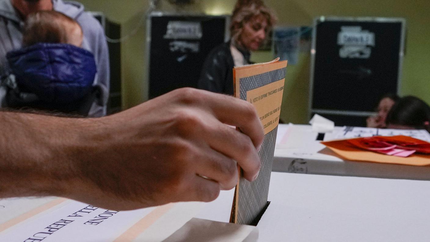 Urne aperte per le elezioni regionali in Veneto, Campania e Puglia