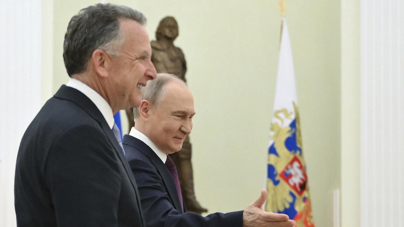 Per l'emissario Witkoff, a sinistra, è previsto un nuovo incontro con Putin