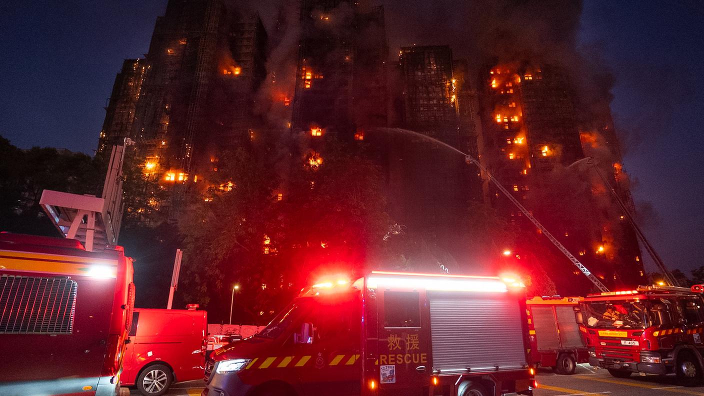 Le fiamme stanno divorando gli edifici