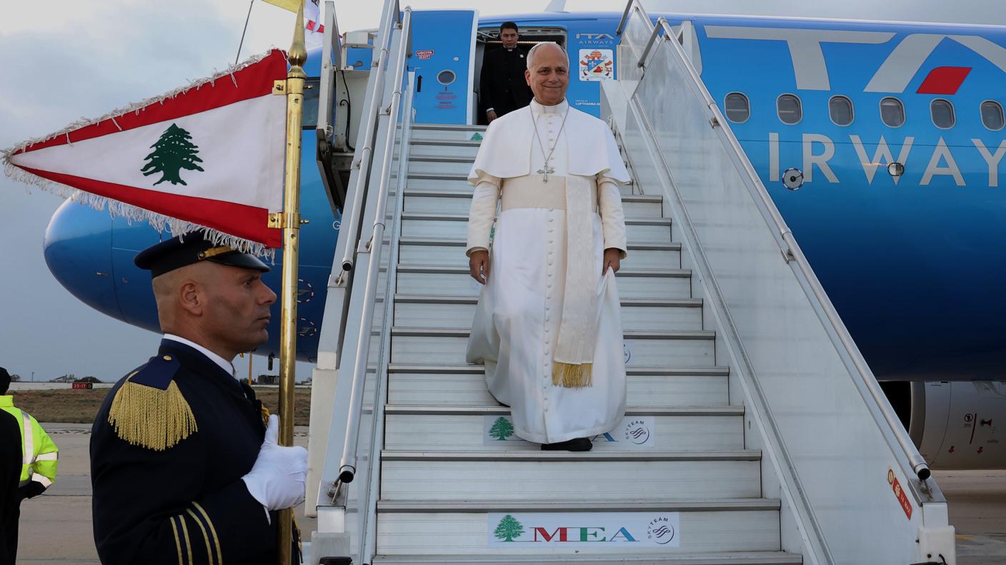 Papa Leone XIV al suo arrivo all'aeroporto di Beirut, Libano, 30 novembre 2025