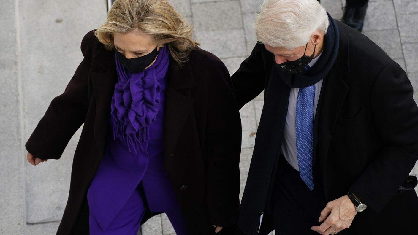 Bill e Hillary Clinton al loro arrivo a Capitol Hill