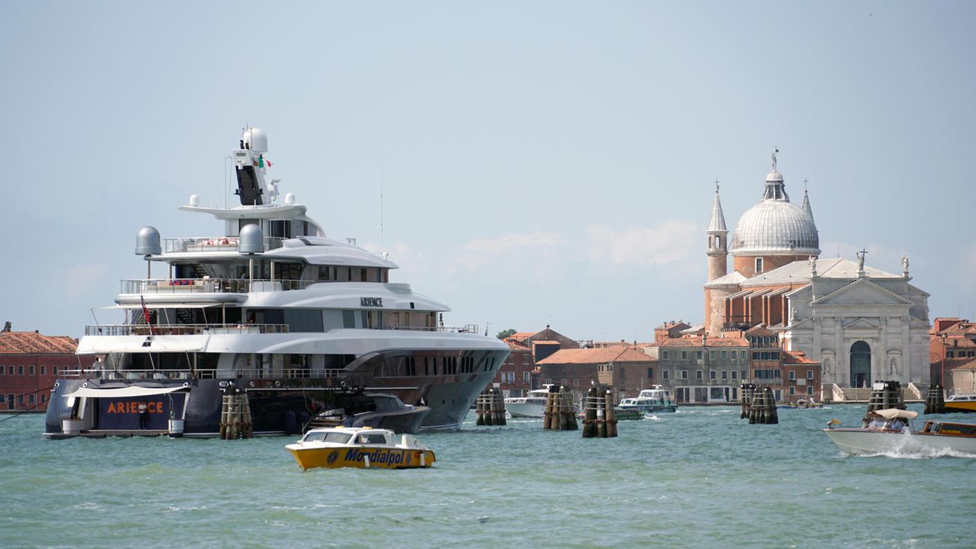 Il "mega-yacht" del miliardario americano Bill Miller a Venezia.