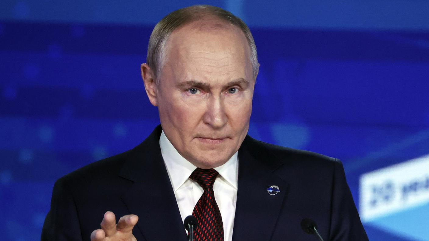 Vladimir Putin sul Donbass: “O se ne vanno o lo libereremo con la forza”. E a Trump: “Deve scegliere, o la Russia o l'Europa”