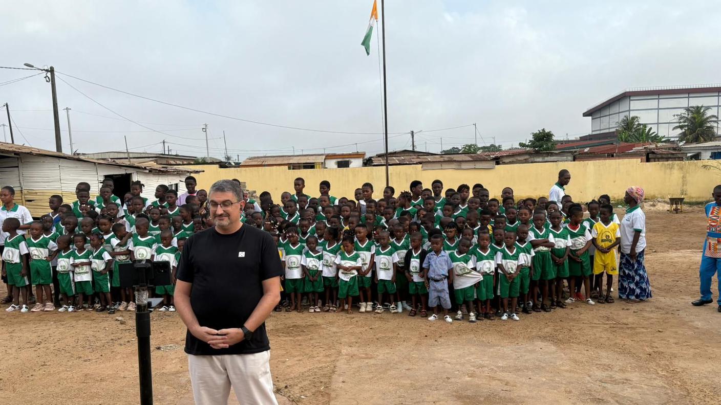 Daniele Ventura in Costa d'Avorio con il gruppo di allievi aoiutati da Rehoboth Outreach