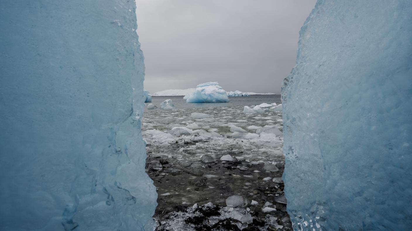 I ghiacci sulla spiaggia di Nuuk, in Groenlandia