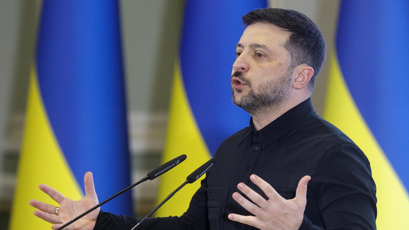 Parlando con i giornalisti Volodymyr Zelensky ha rimarcato i punti buoni e meno buoni del piano USA