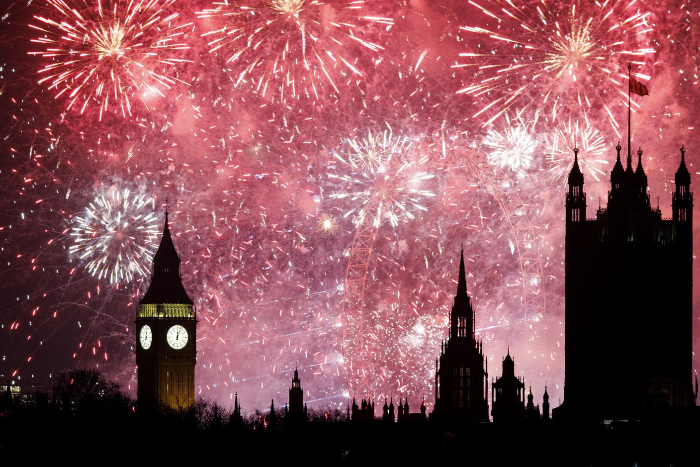 Londra illuminata dai fuochi d'artificio