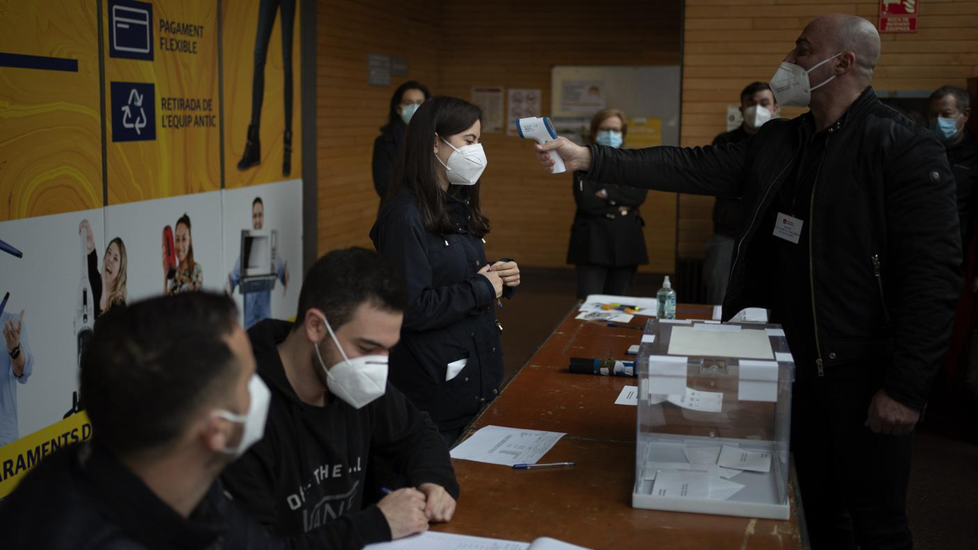 Misura della temperatura per il personale ai seggi