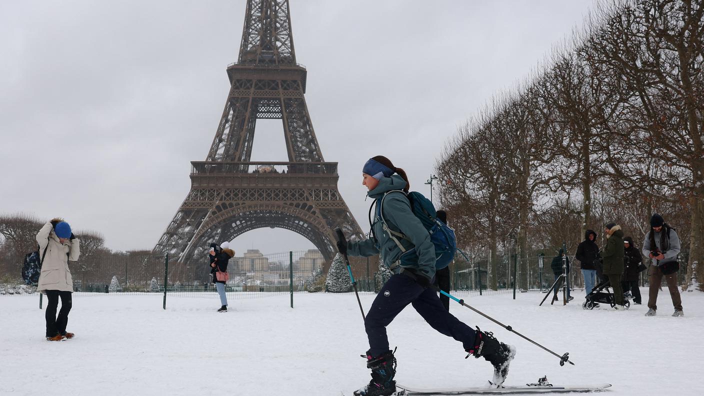 ....che davanti alla Torre Eiffel