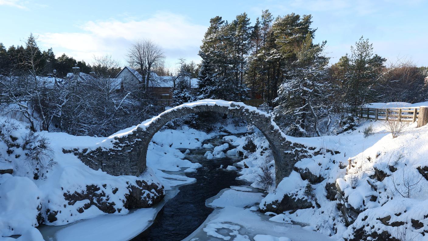 Sempre dalla Scozia, uno scorcio magico con neve e ghiaccio