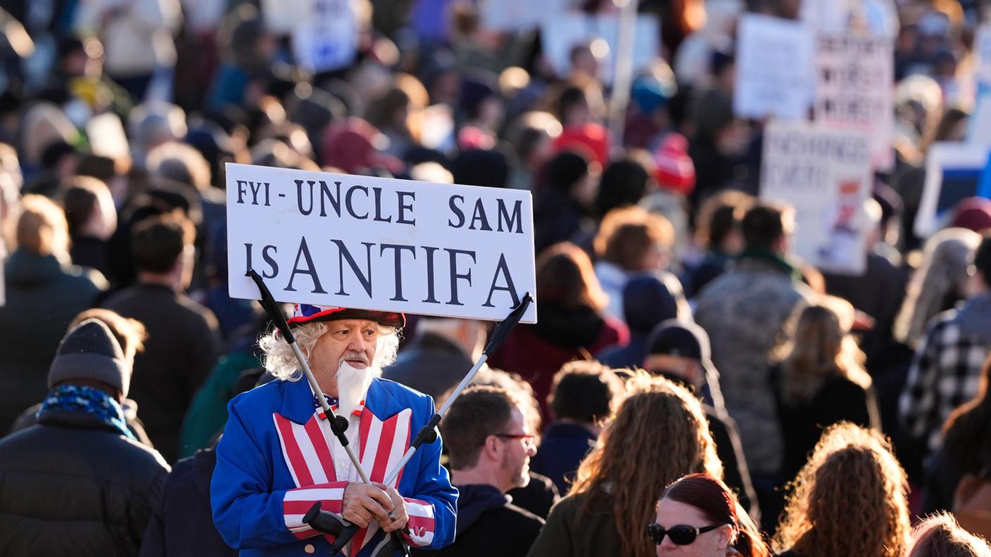 La manifestazione di protesta a Kansas City del 10 gennaio 2026