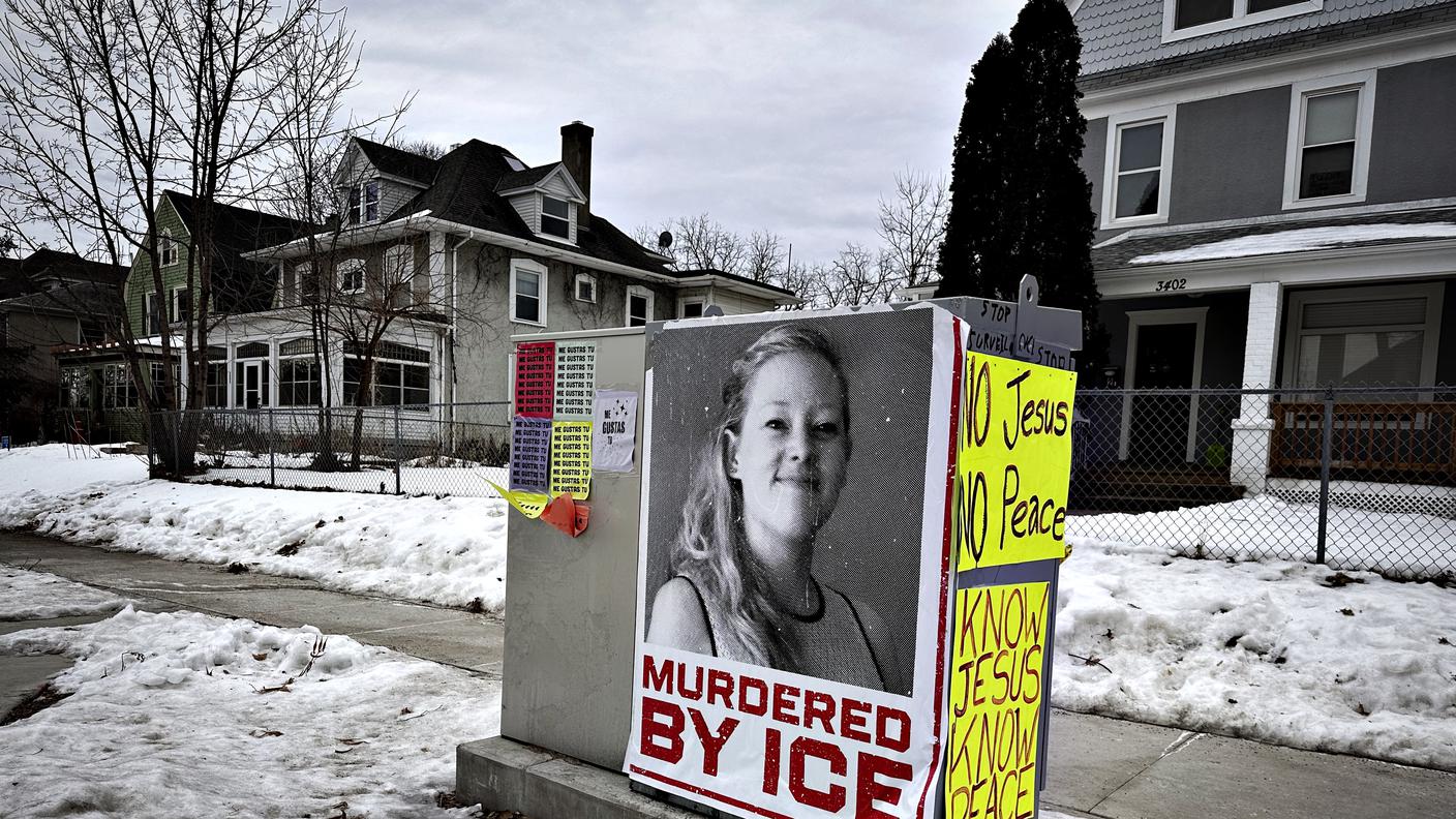 L'immagine di Renee Good a pochi passi da dove la donna è stata uccisa