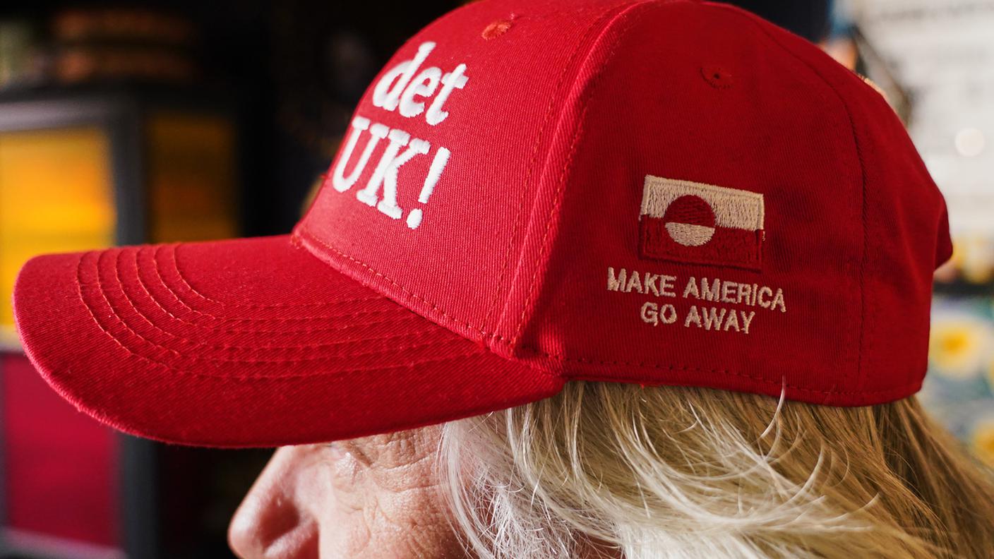 I popolari cappellini di un negozio di Copenhagen, Danimarca, ispirati a quelli usati da Trump durante la sua campagna presidenziale