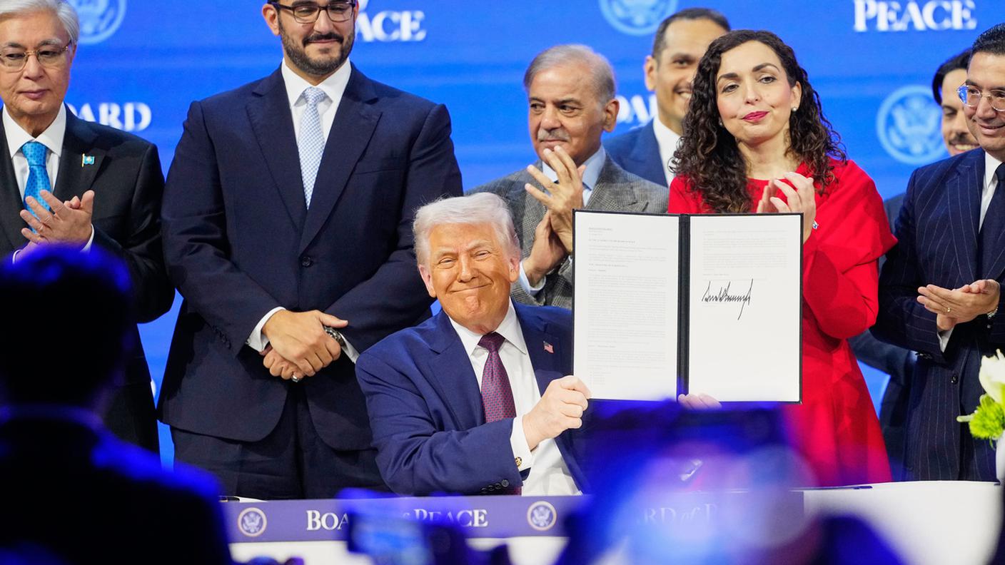 Trump firma la carta fondatrice del Consiglio per la Pace