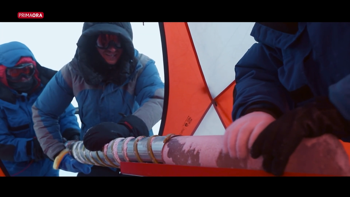 Estrazione di una carota di ghiaccio