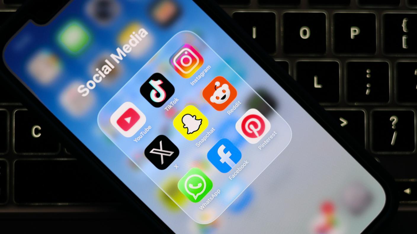 Tra i principali social ci sono Whatsapp, Snapchat, Youtube, TikTok, X, Instagram e Facebook