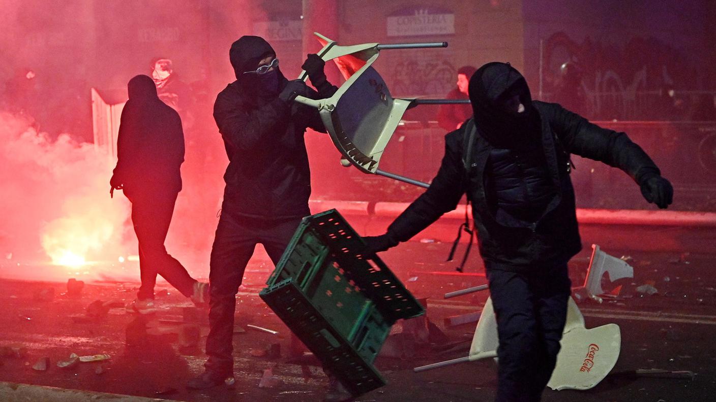 Proteste violente tra le strade di Torino