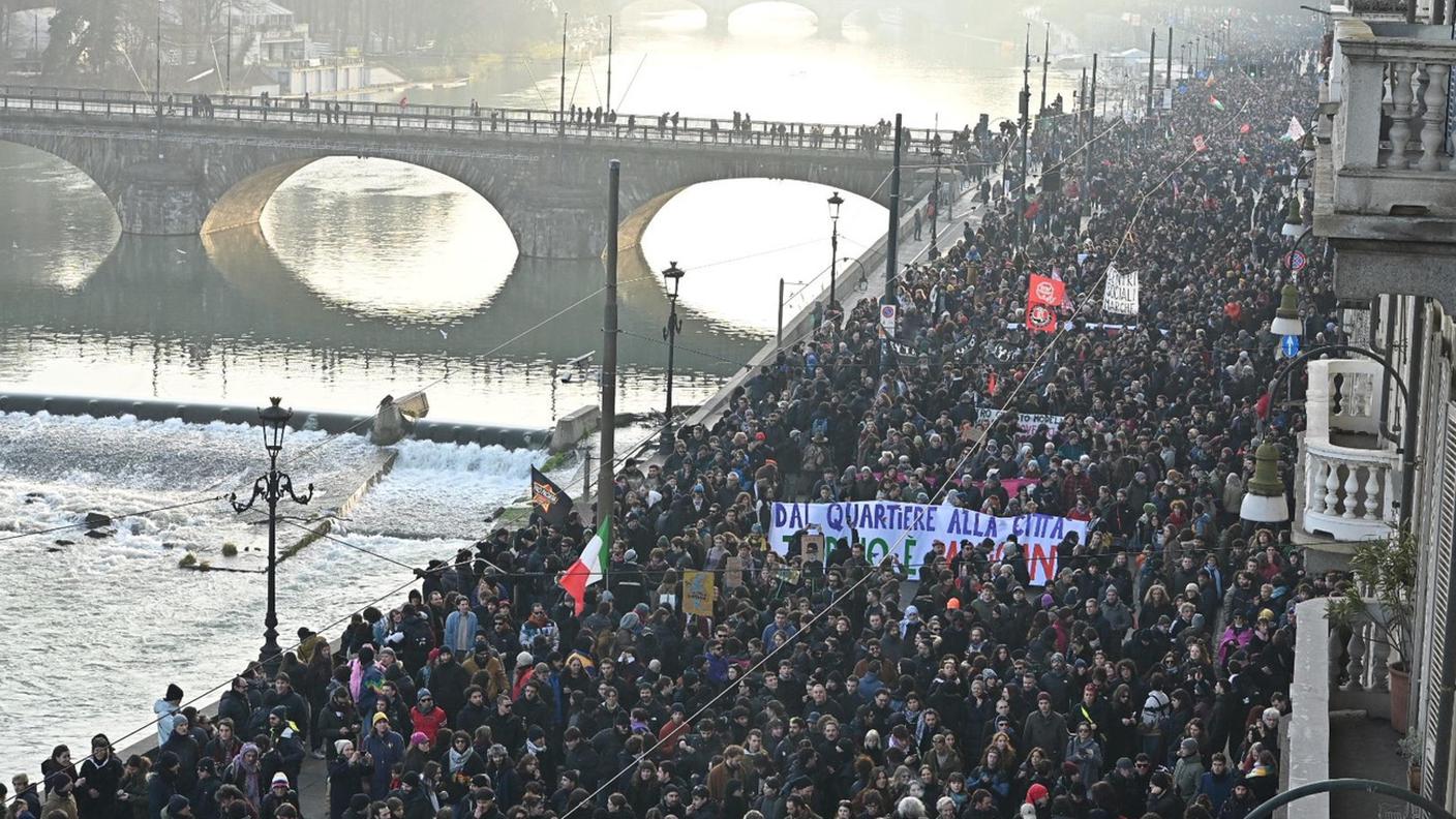La manifestazione era iniziata in modo pacifico tra le strade di Torino