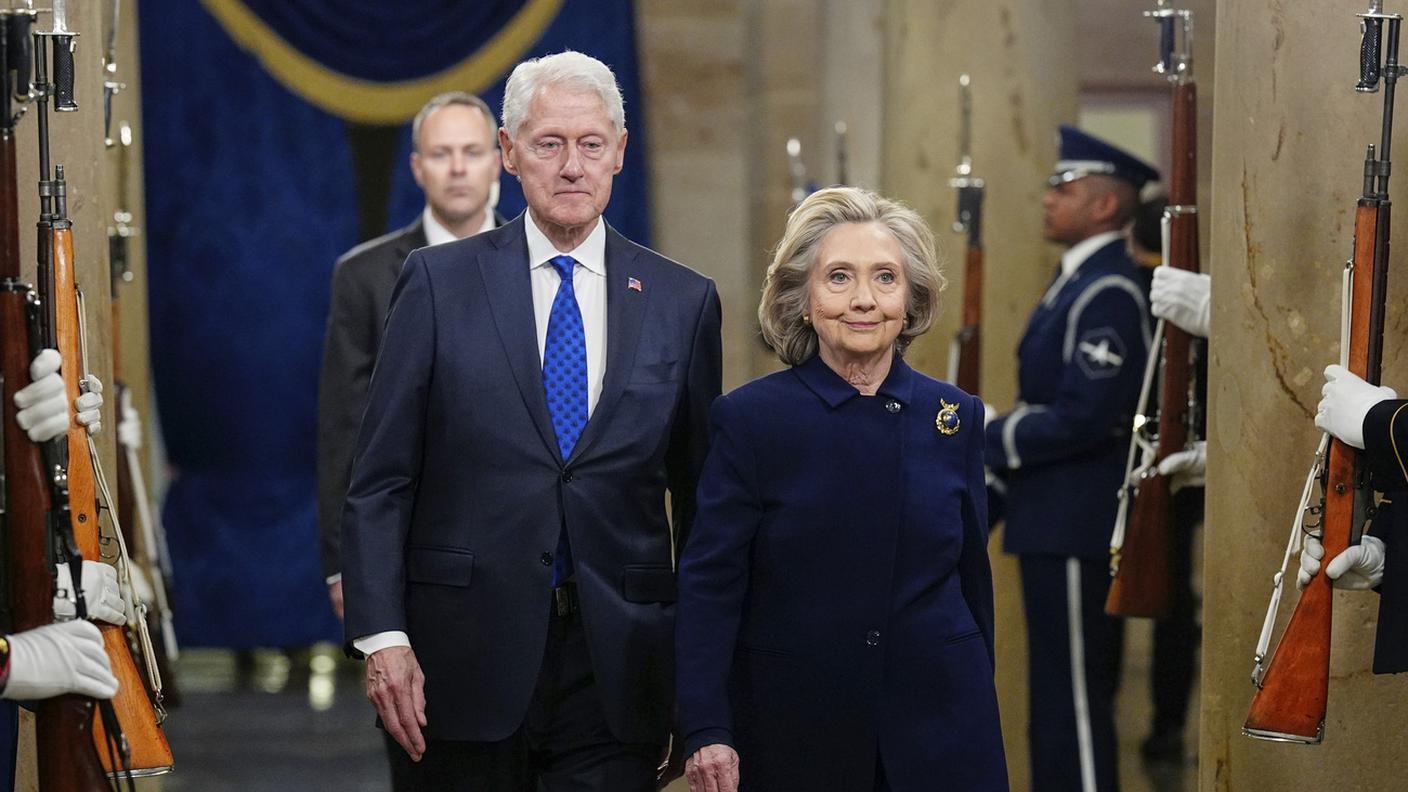Bill e Hillary Clinton hanno confermato che testimonieranno sul caso Epstein davanti a una commissione