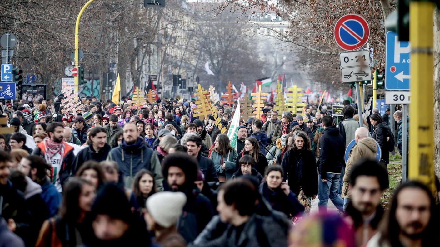 Il corteo anti-Olimpiadi sabato a Milano