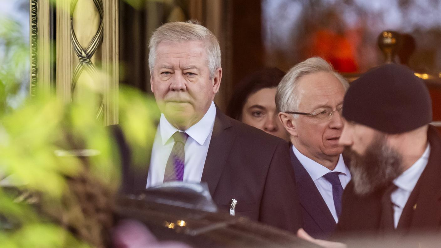 Il negoziatore russo Gennady Gatilov lascia l'Hotel Intercontinental di Ginevra dopo la fine del trilaterale