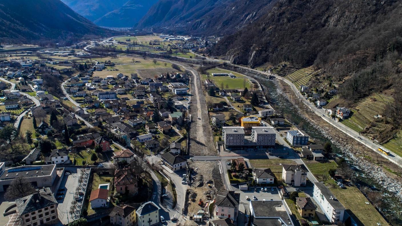 Nella foto una veduta panoramica aerea del paese di Roveredo