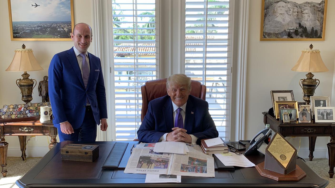 La foto pubblicata su Twitter da Stephen Miller, stretto collaboratore dell'ex presidente