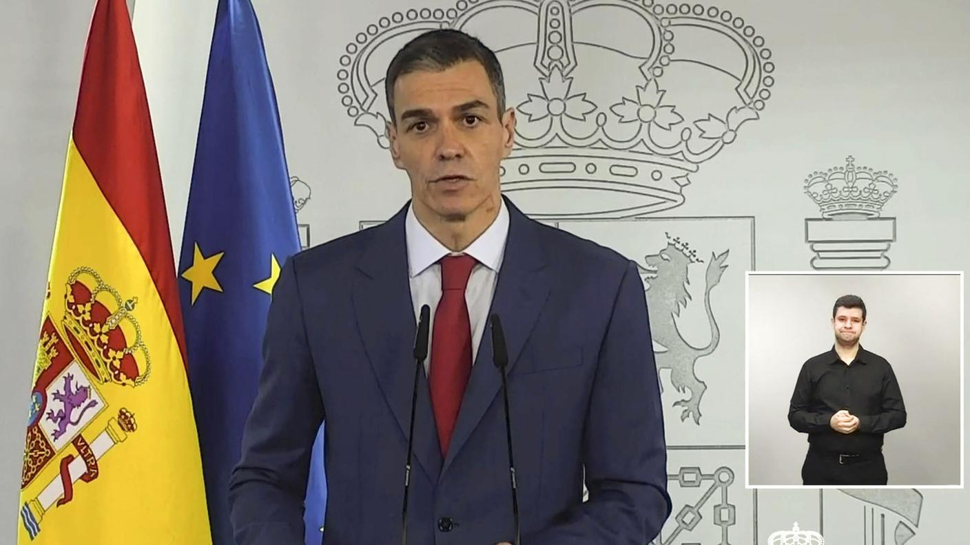 Il presidente del governo spagnolo, Pedro Sanchez, in una dichiarazione istituzionale dal Palazzo della Moncloa