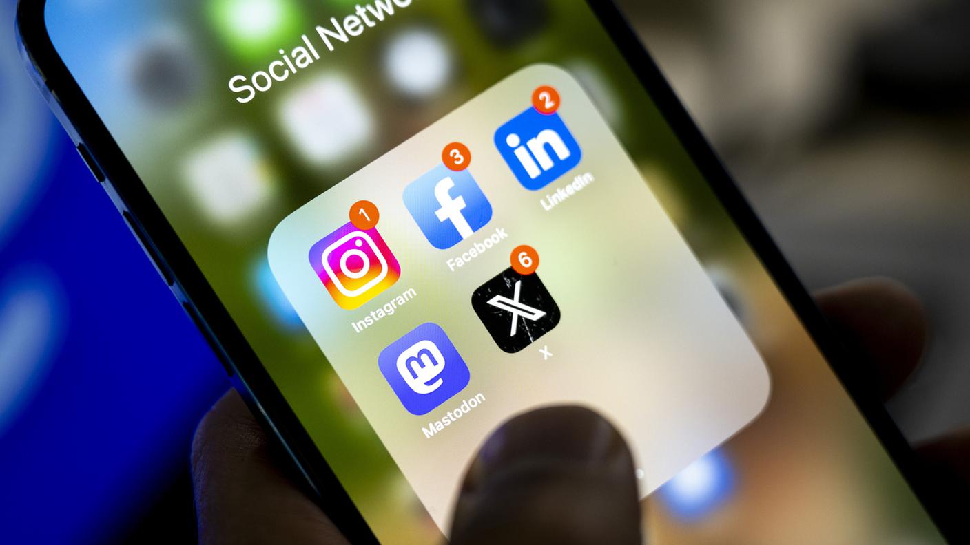 Indonesia blocca i social per gli under 16