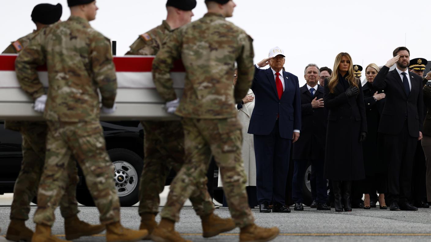 Le bare dei caduti USA rientrano in patria