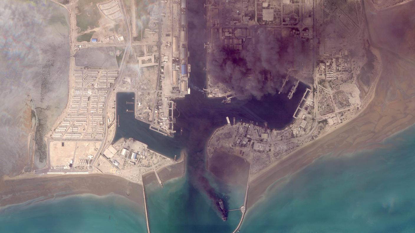 Il porto iraniano di Bandar Abbas, dopo un'incursione aerea americana, in un'immagine satellitare ripresa a inizio mese