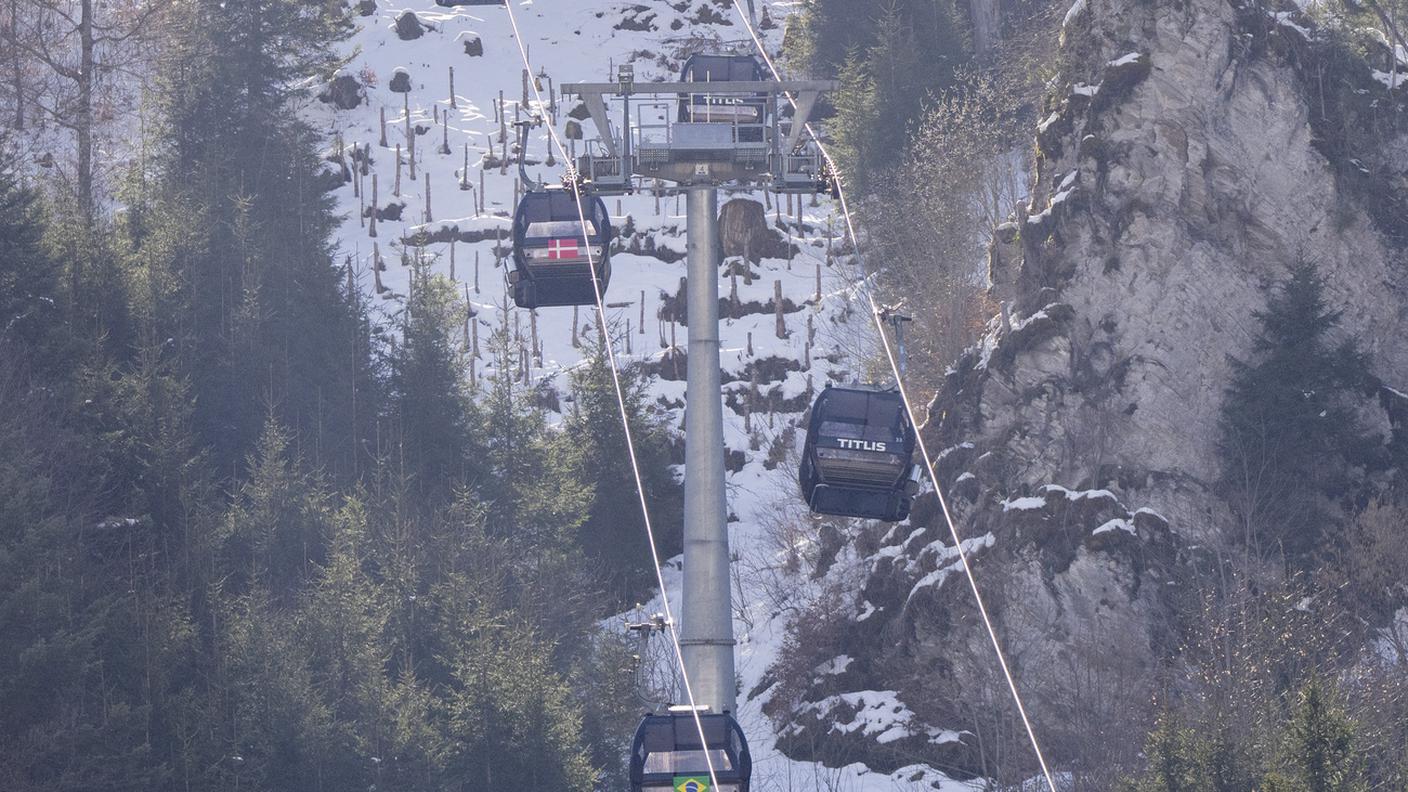 Le cabine della funivia Engelberg-Titlis Express partono dalla stazione a valle di Engelberg