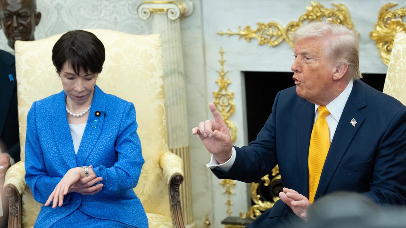 Donald Trump con Sanae Takaichi nello Studio Ovale