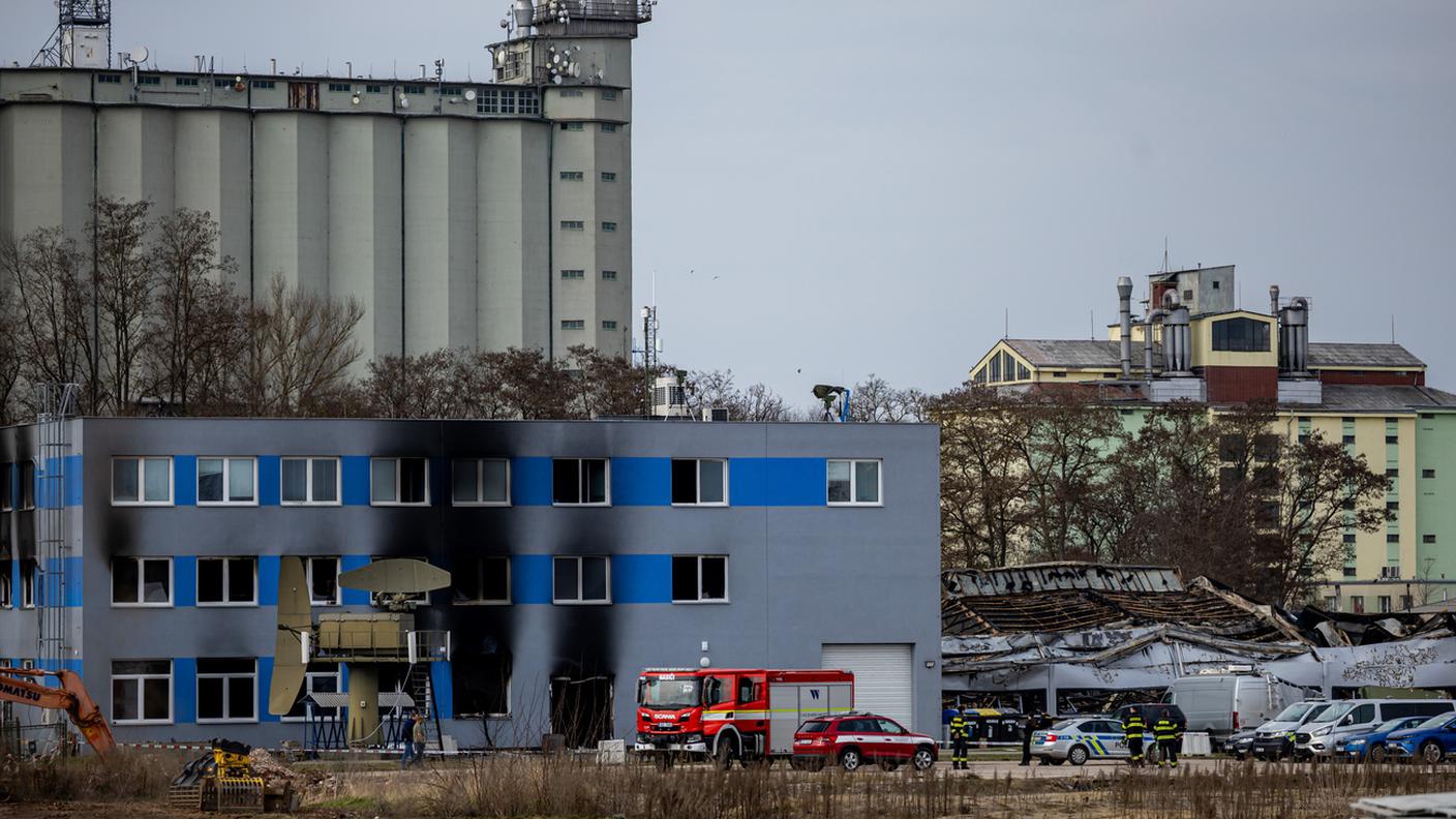 L'impianto parzialmente distrutto dal fuoco