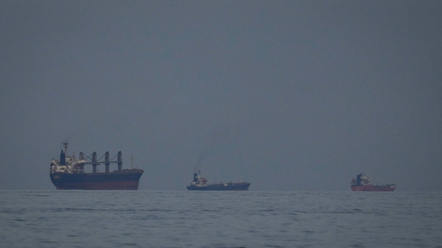 Pochi passaggi attraverso lo Stretto di Hormuz