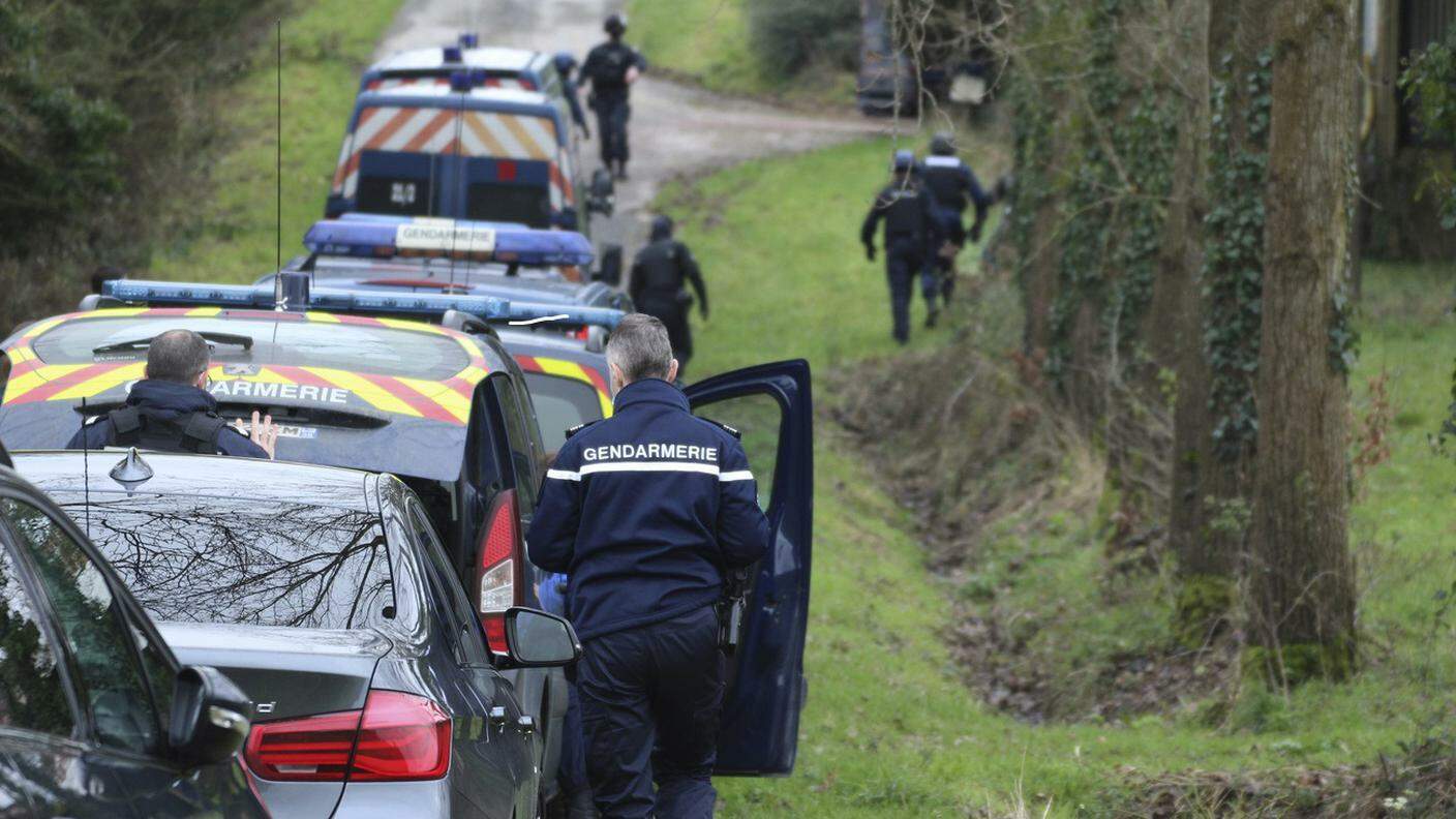 La Gendarmeria francese sta ancora ricercando due ex terroristi italiani in fuga