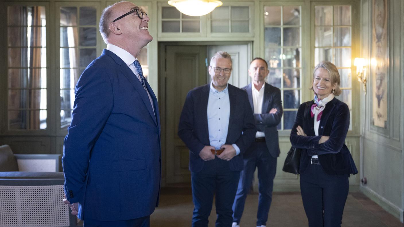 Martin Pfister durante una visita al Museo Mannerheim, a Helsinki