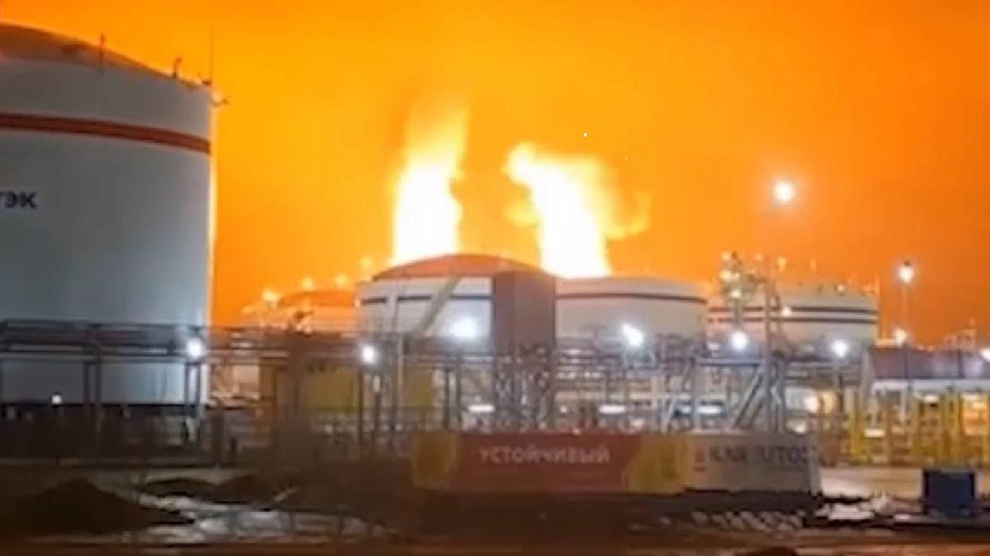 Il porto russo di Ust-Luga è stato colpito in un attacco di droni ucraini mercoledì 