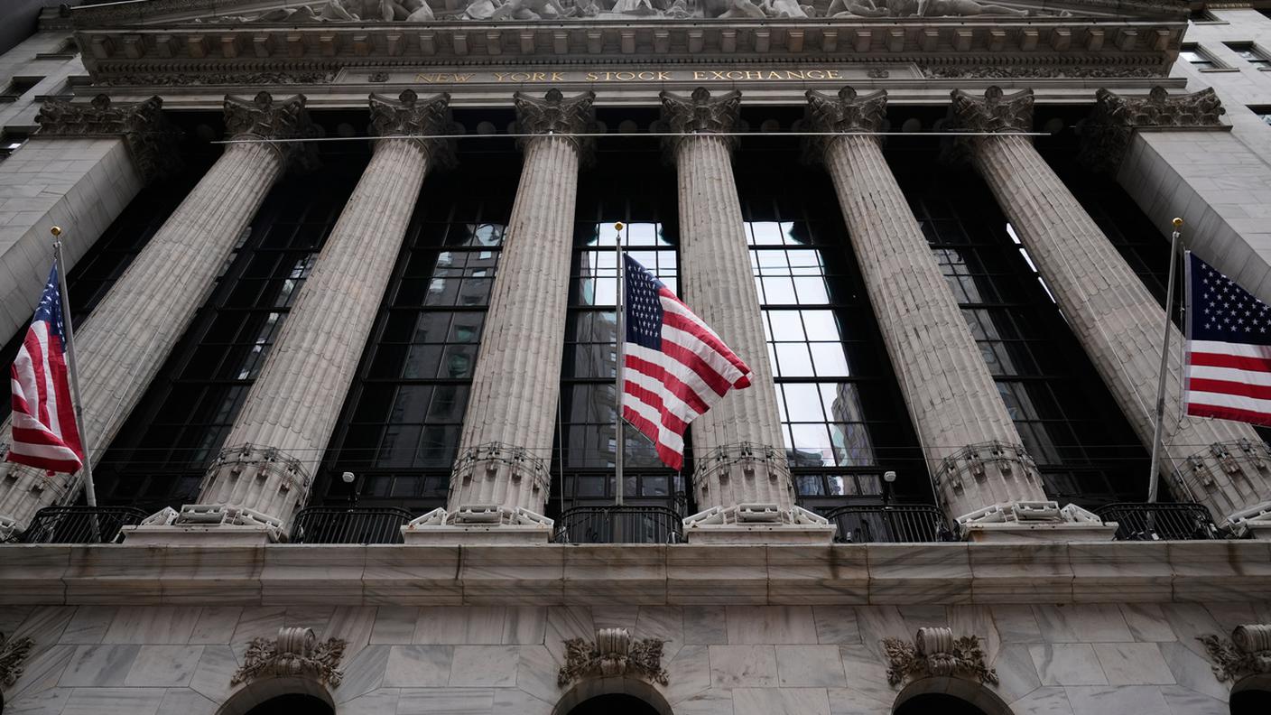 Il giornale economico Bloomberg ha tracciato uno scenario sulle compravendite di petrolio sospette a Wall Street.