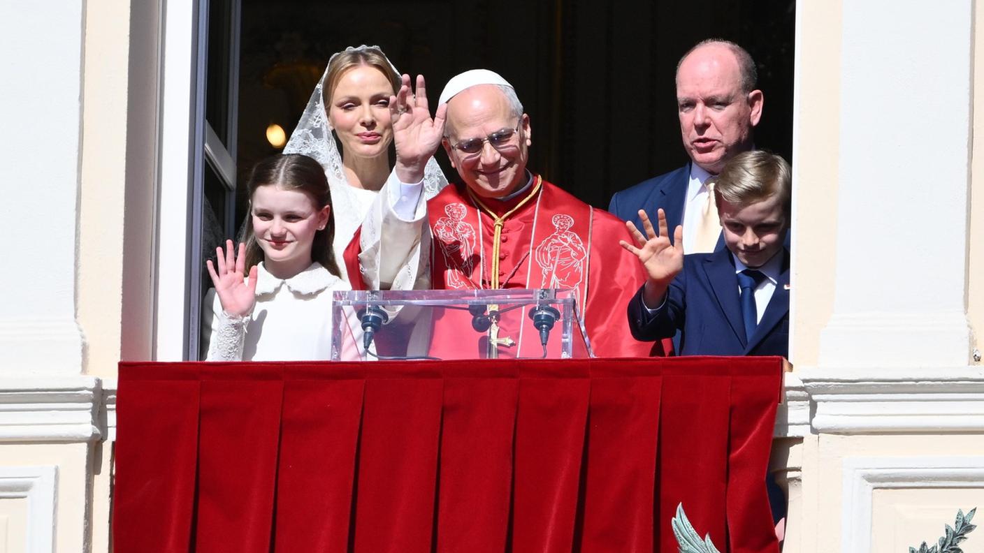 Il saluto di Alberto II e famiglia con Papa Leone XIV