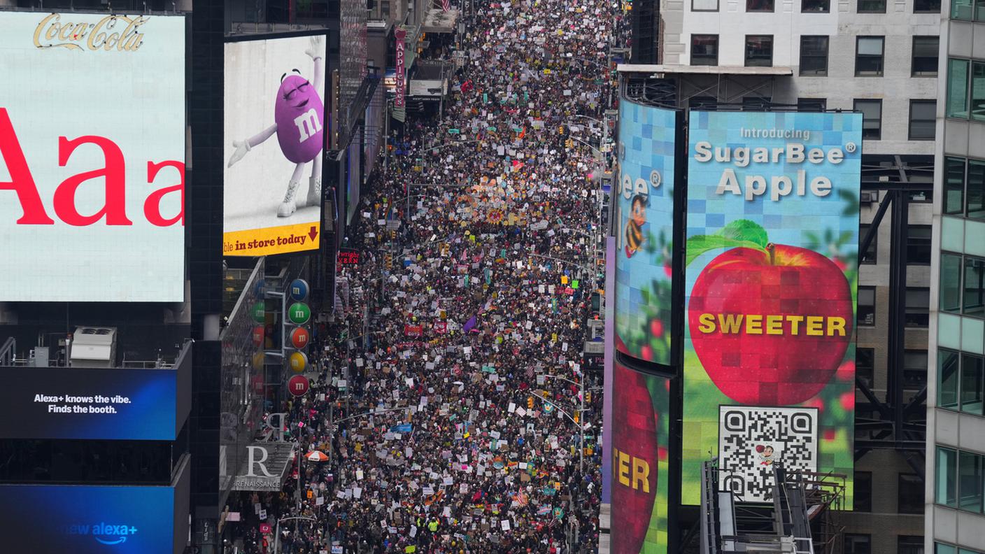 Una veduta della protesta "No Kings" a New York