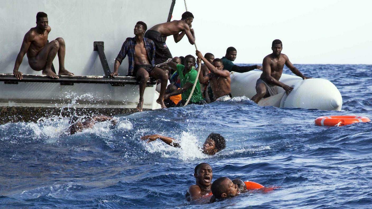 Immigrati tratti in salvo nel Mediterraneo