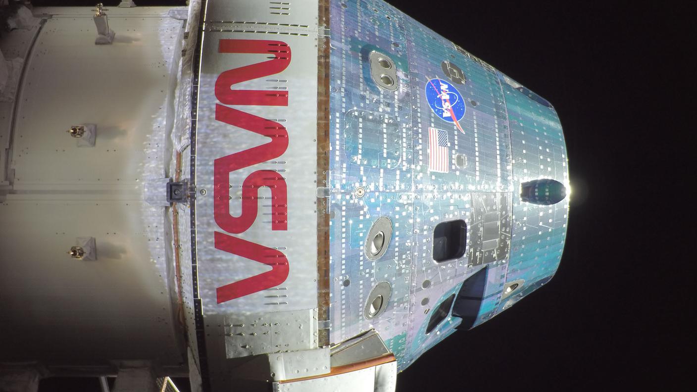 La capsula Orion a bordo della quasi si trovano gli astronauti della missione Artemis II