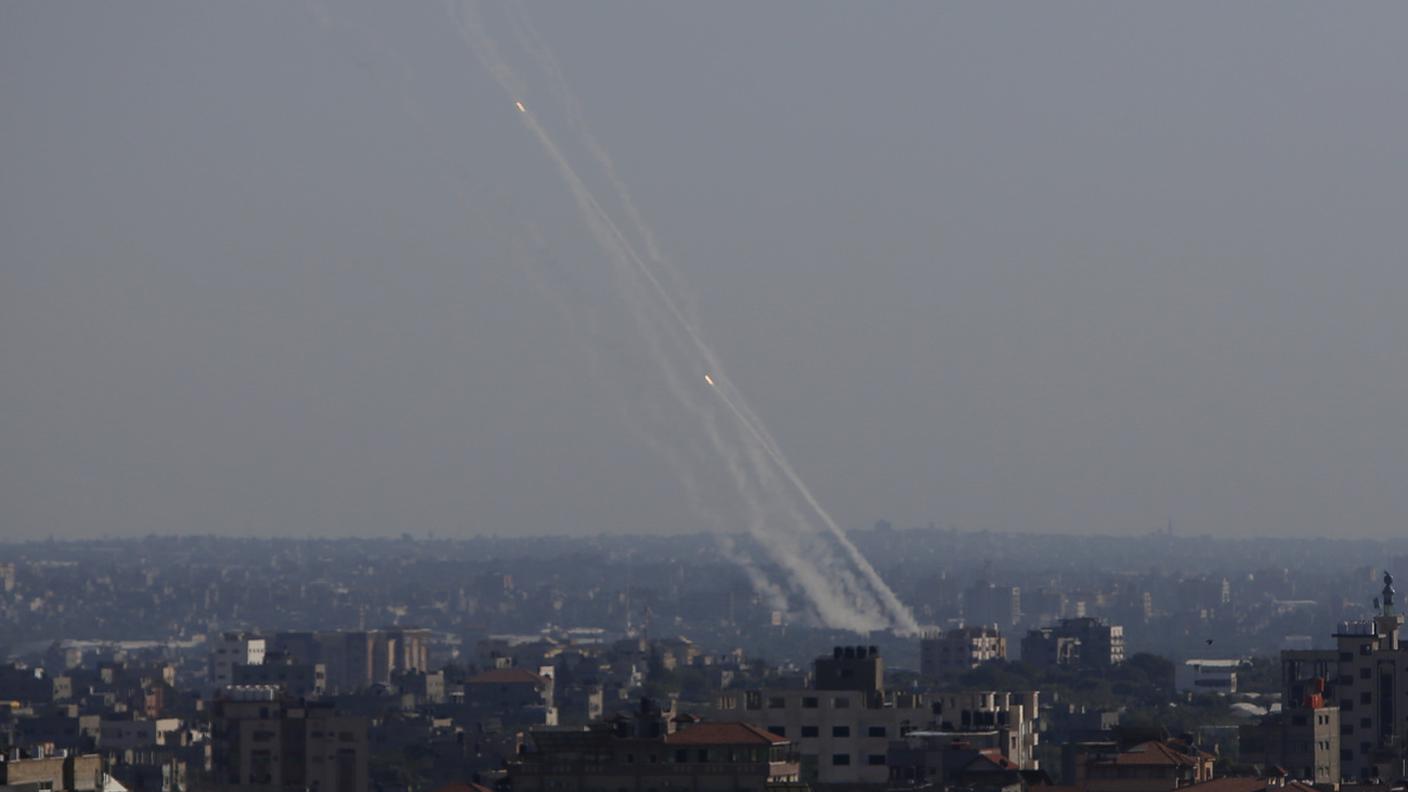 Il lancio di alcuni razzi dalla Striscia di Gaza