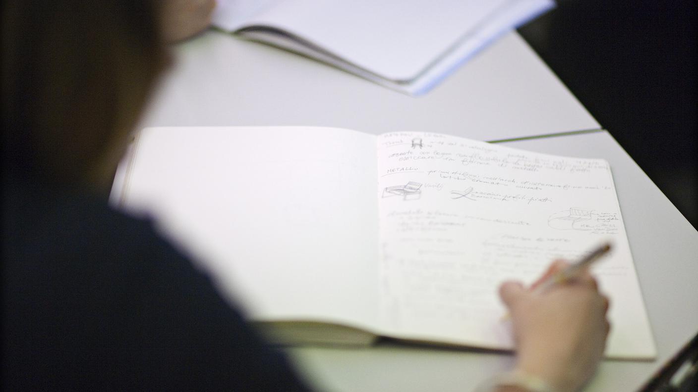 Diverse università francesi richiedono ai propri studenti di prendere appunti a mano