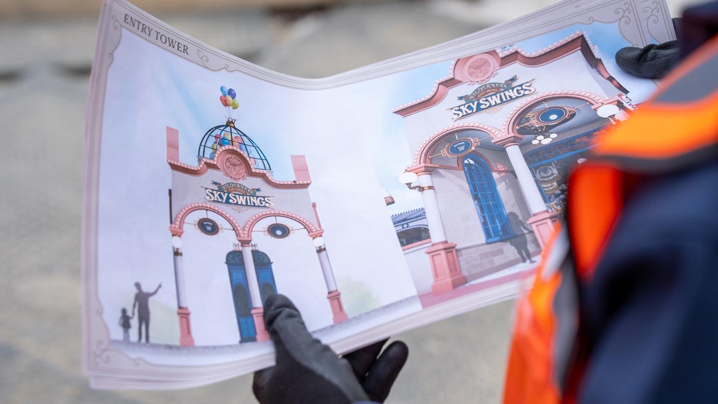 Il cantiere è avviato lungo Adventure Way, di fronte alla giostra di "Rapunzel"