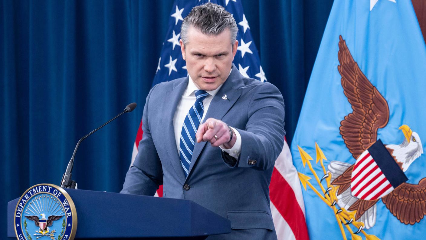 Il Segretario alla Difesa Pete Hegseth risponde alle domande dei giornalisti durante una conferenza stampa giovedì al Pentagono