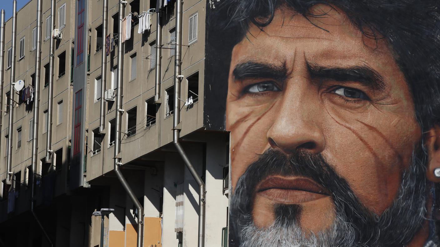 Un ritratto gigante di Maradona