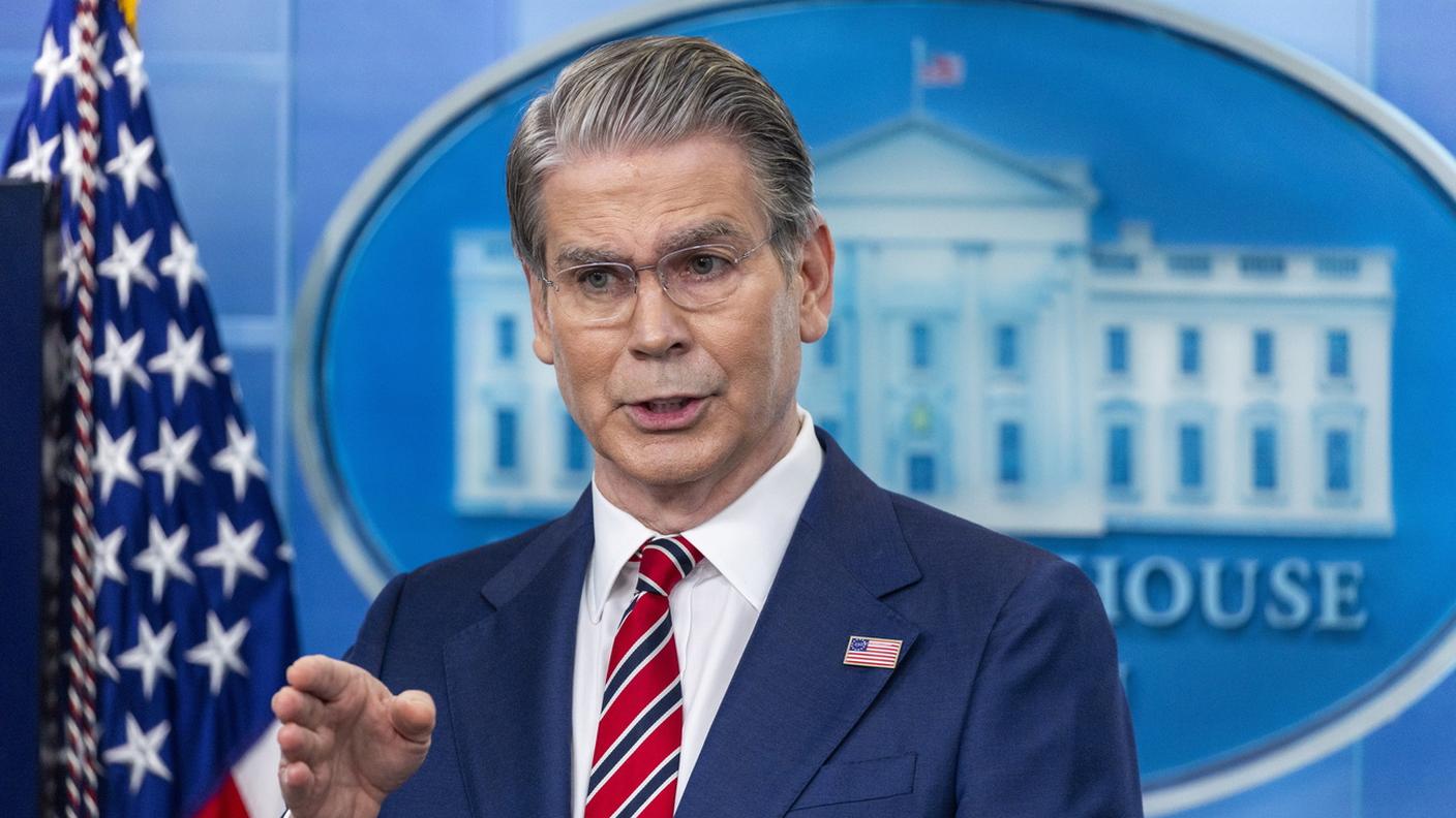 Il Segretario al Tesoro Scott Bessent, preoccupato, ha convocato una riunione d’urgenza con i CEO delle principali banche americane 